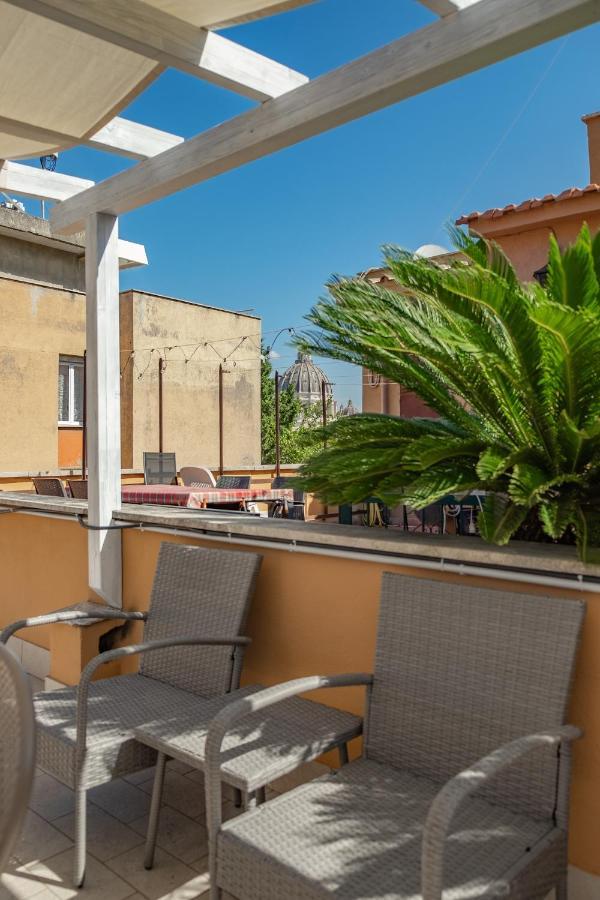 Apartment Clivo's 1 Buddyrent Rom