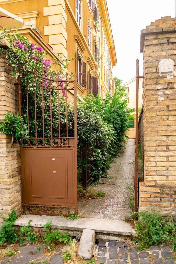 Clivo's 1 Buddyrent Apartment Rom